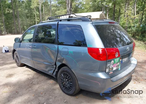 2010 Toyota Sienna Le z USA, uszkodzony, nr VIN 5TDKK4CC2AS327868